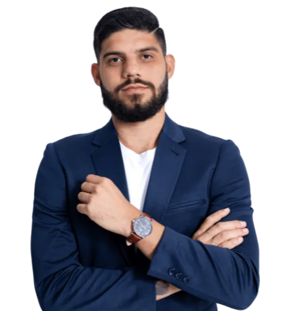 Piter, fundador e CMO da Digital Hit, de braços cruzados